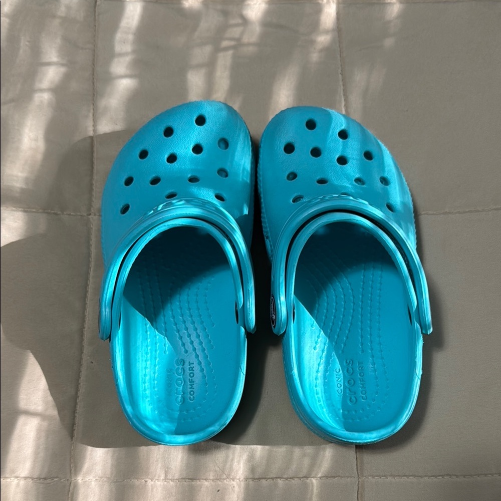 NWOT - CROCS Kids' Aqua Sandals size 9